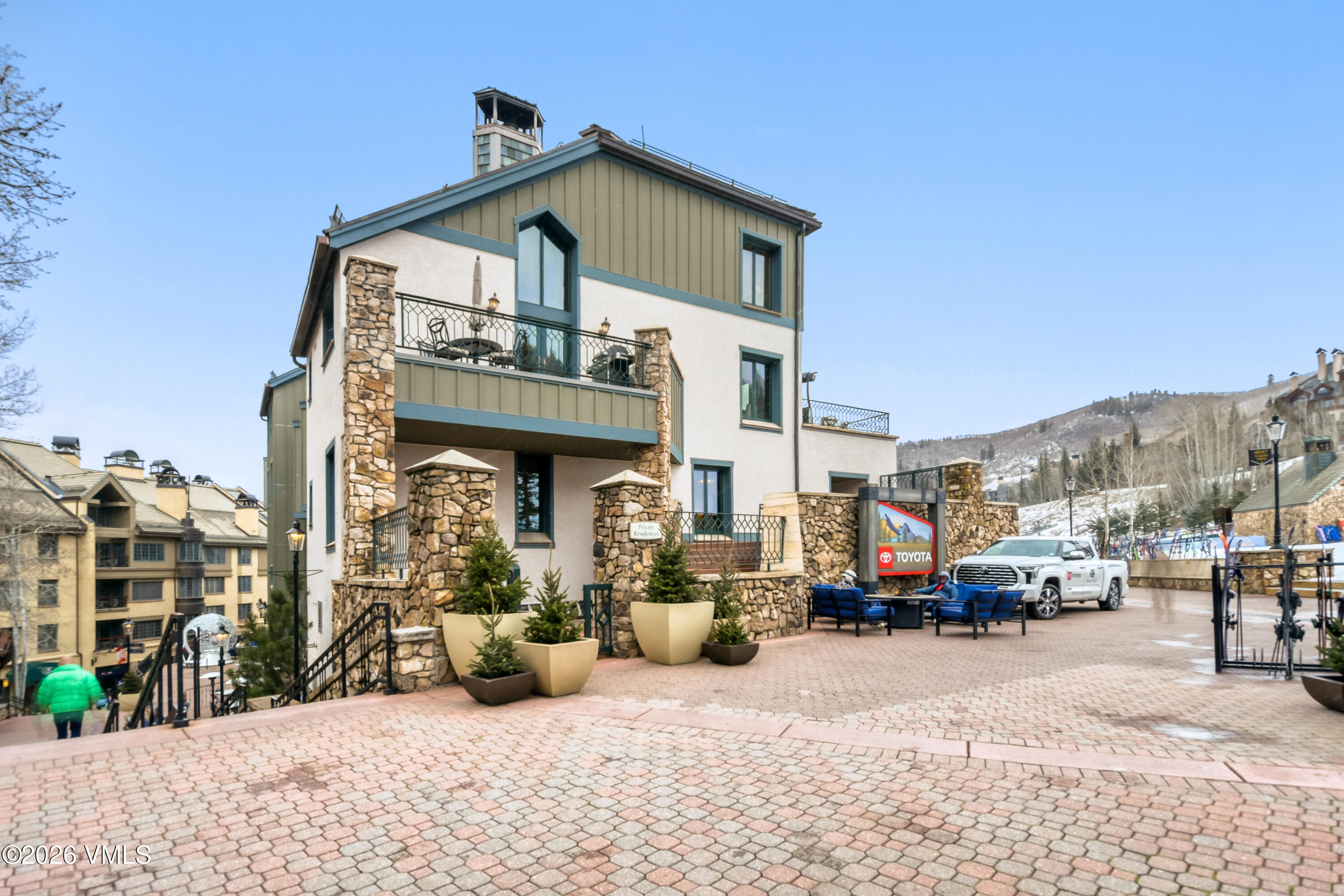 45 W Thomas Place R-17