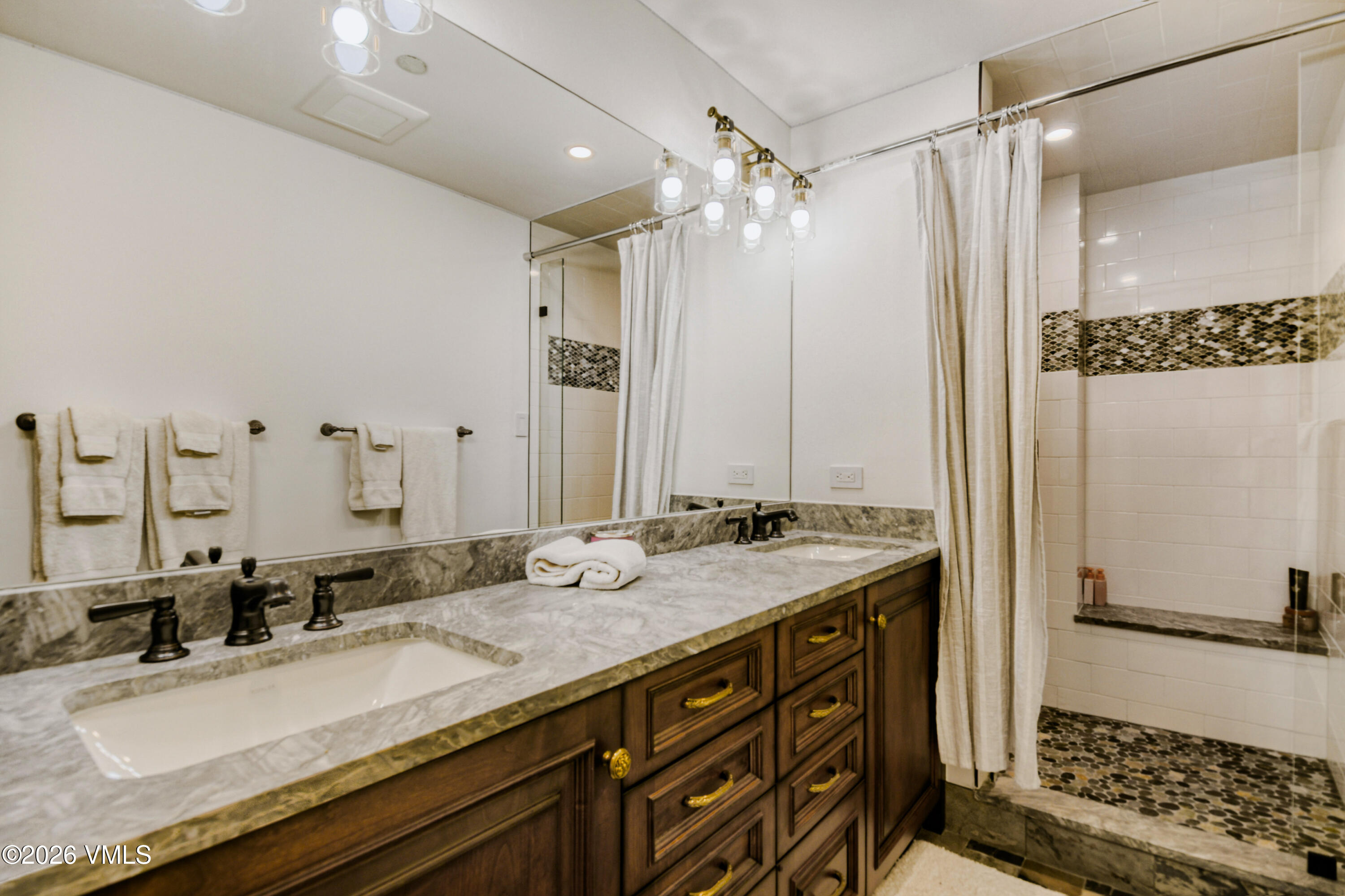 45 W Thomas Place R-17