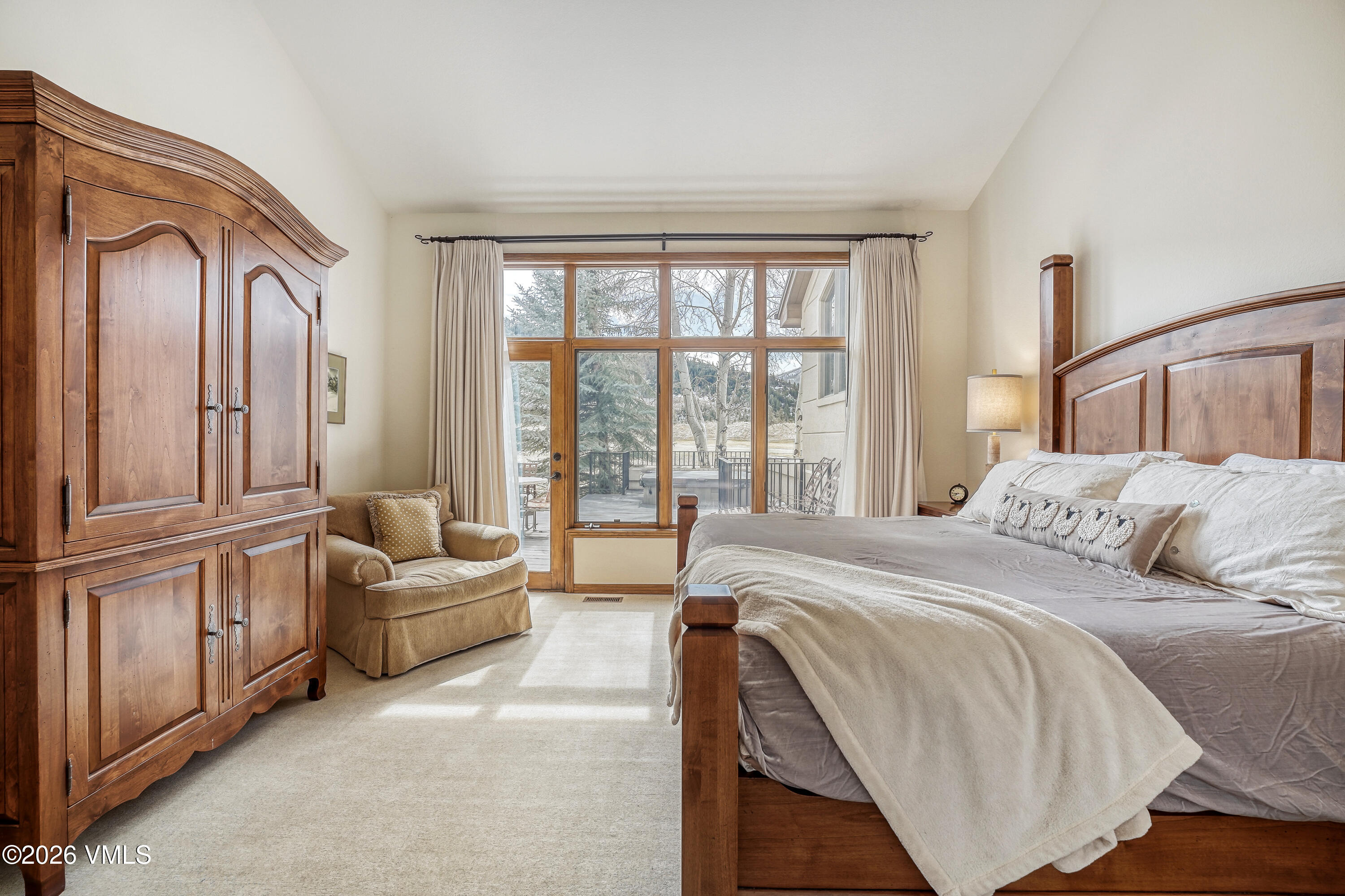 229 Riverbend Drive E