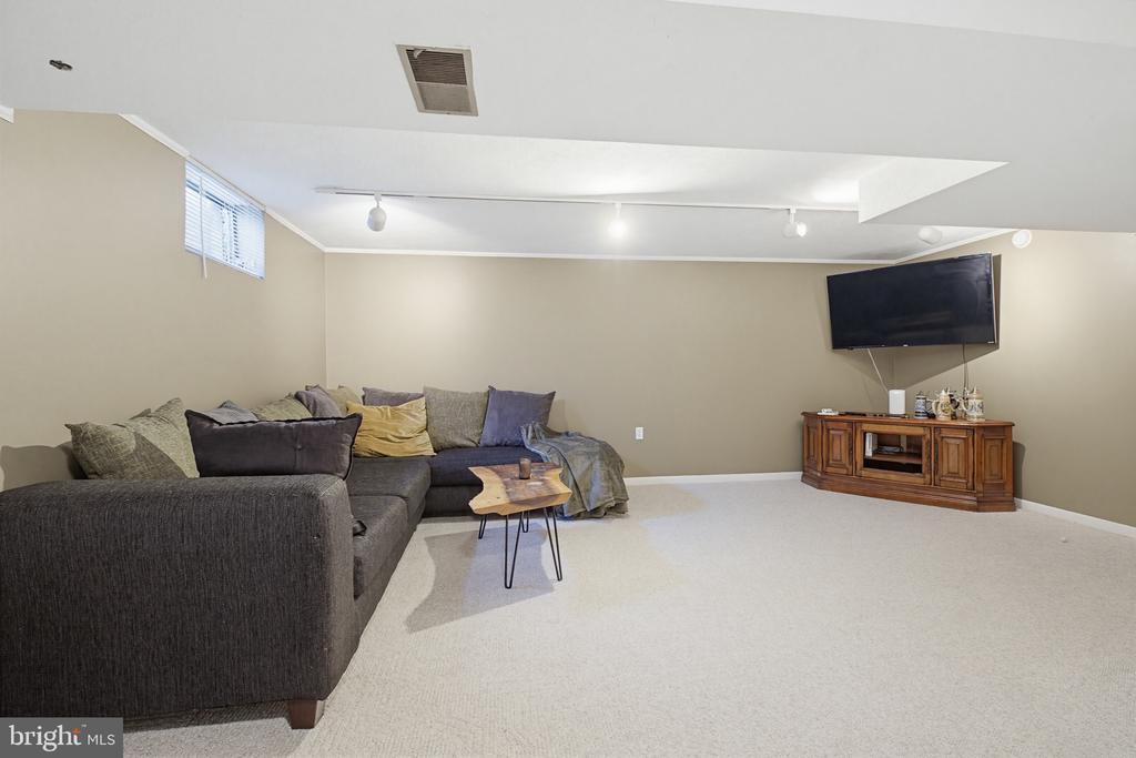 1349 COUNTRY CLUB DRIVE