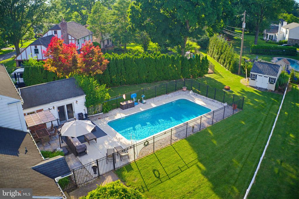 1349 COUNTRY CLUB DRIVE