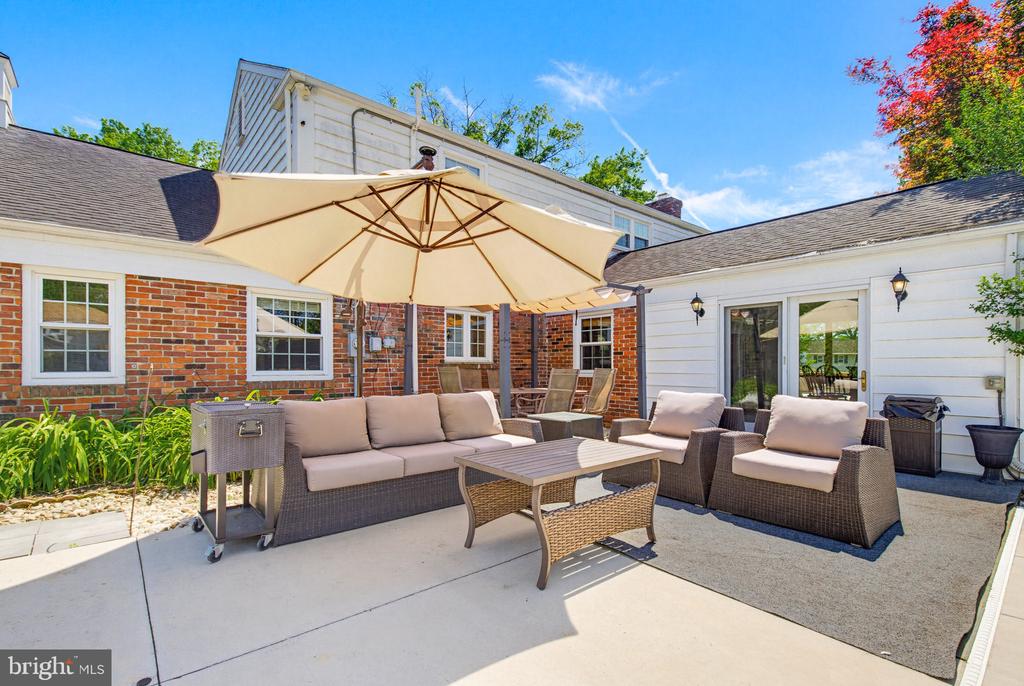 1349 COUNTRY CLUB DRIVE