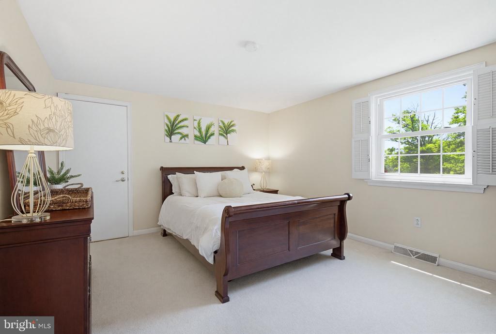 1349 COUNTRY CLUB DRIVE