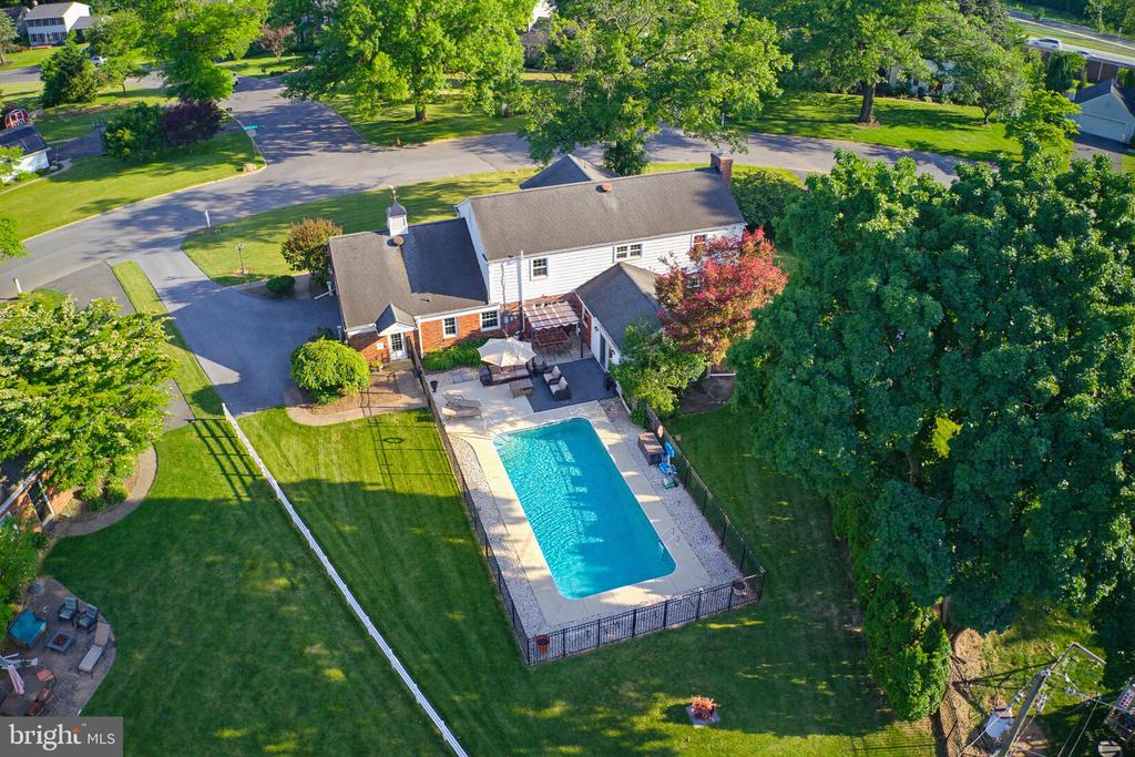 1349 COUNTRY CLUB DRIVE