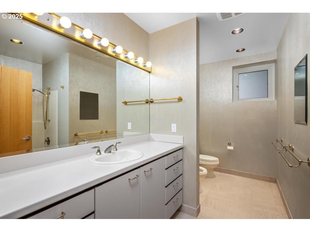 2020 SW MARKET STREET DR 101