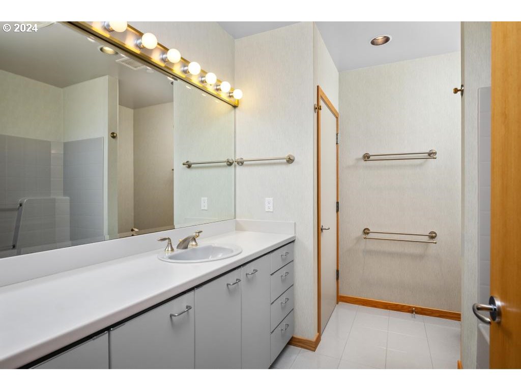 2020 SW MARKET STREET DR 101