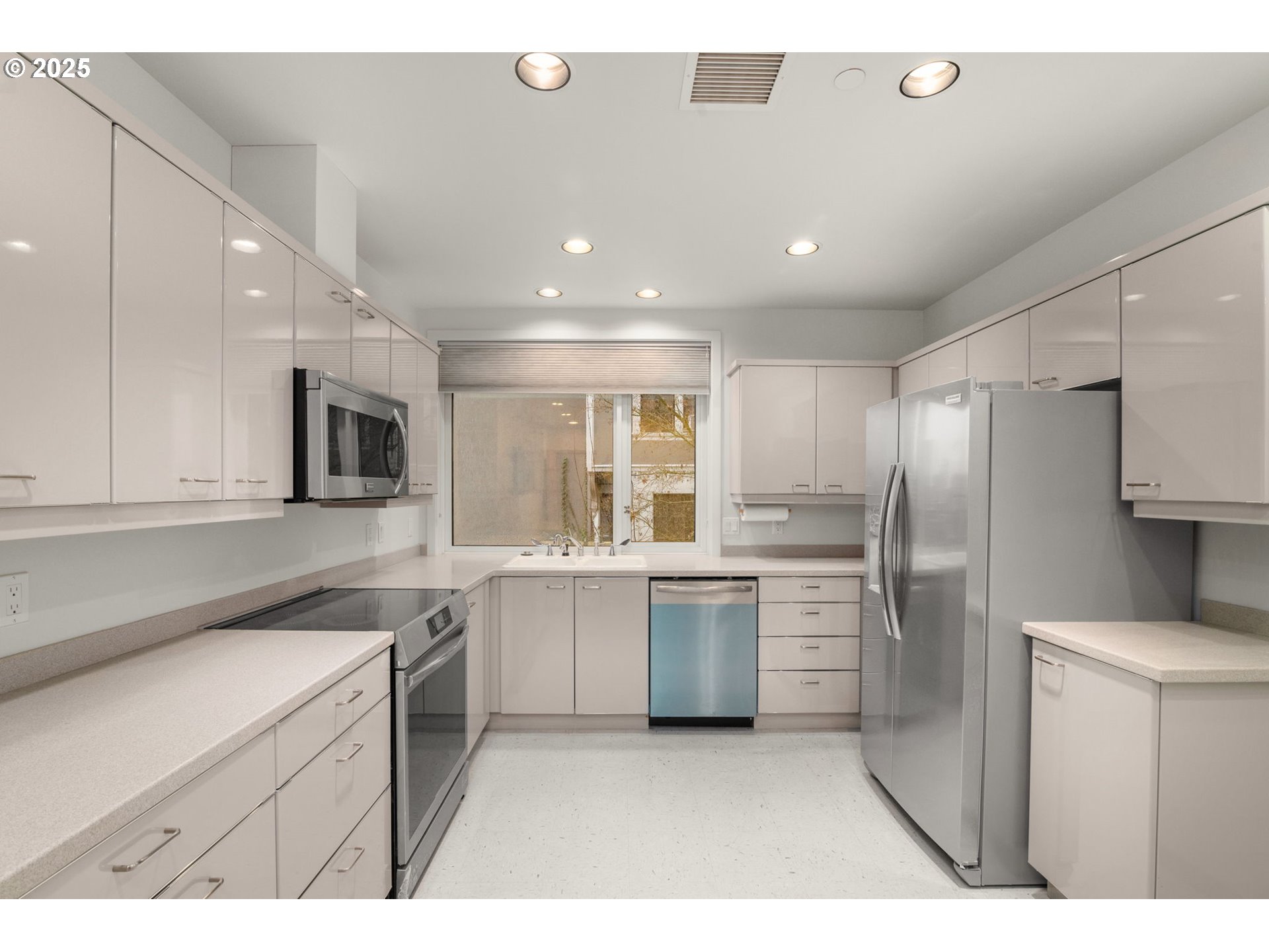 2020 SW MARKET STREET DR 101