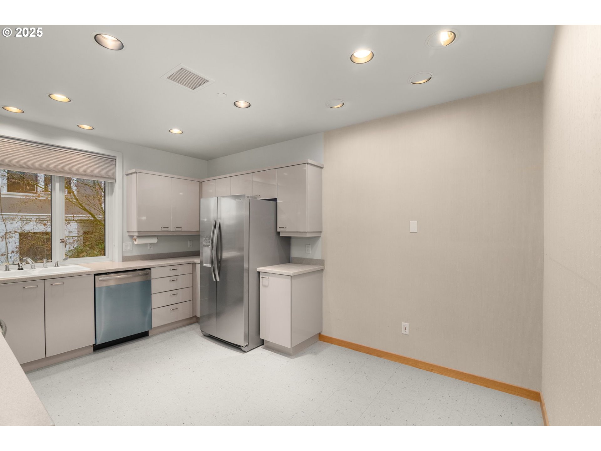 2020 SW MARKET STREET DR 101