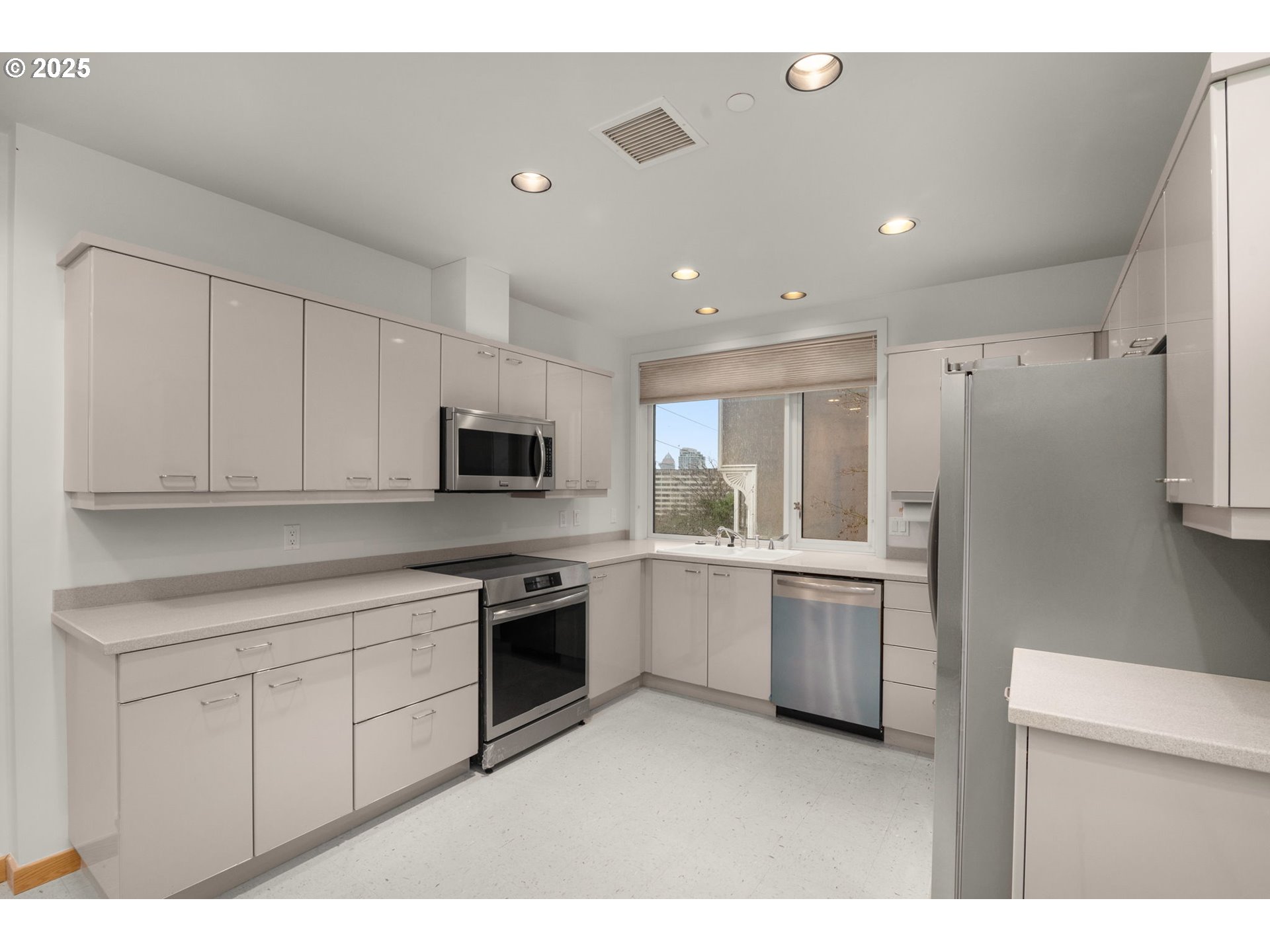 2020 SW MARKET STREET DR 101