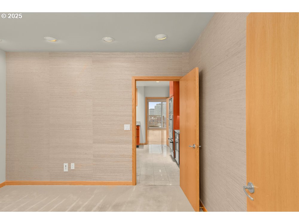 2020 SW MARKET STREET DR 102