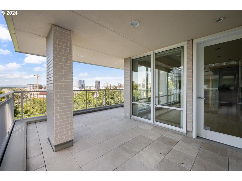 2020 SW MARKET STREET DR 102