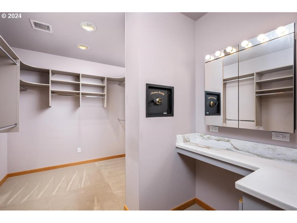 2020 SW MARKET STREET DR 102