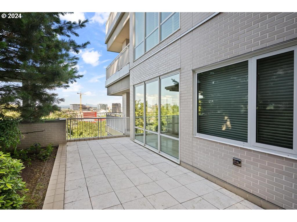 2020 SW MARKET STREET DR 102