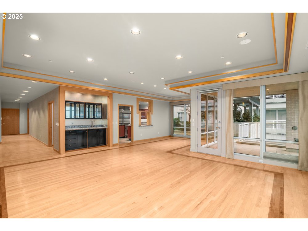 2020 SW MARKET STREET DR 102