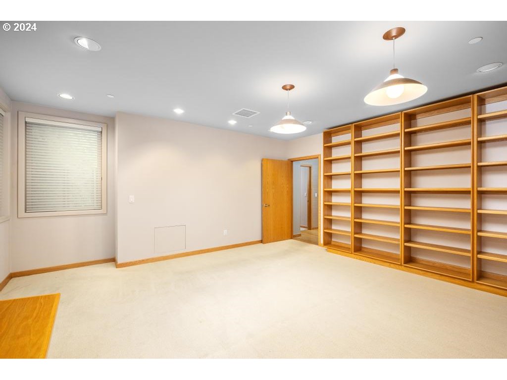 2020 SW MARKET STREET DR 102