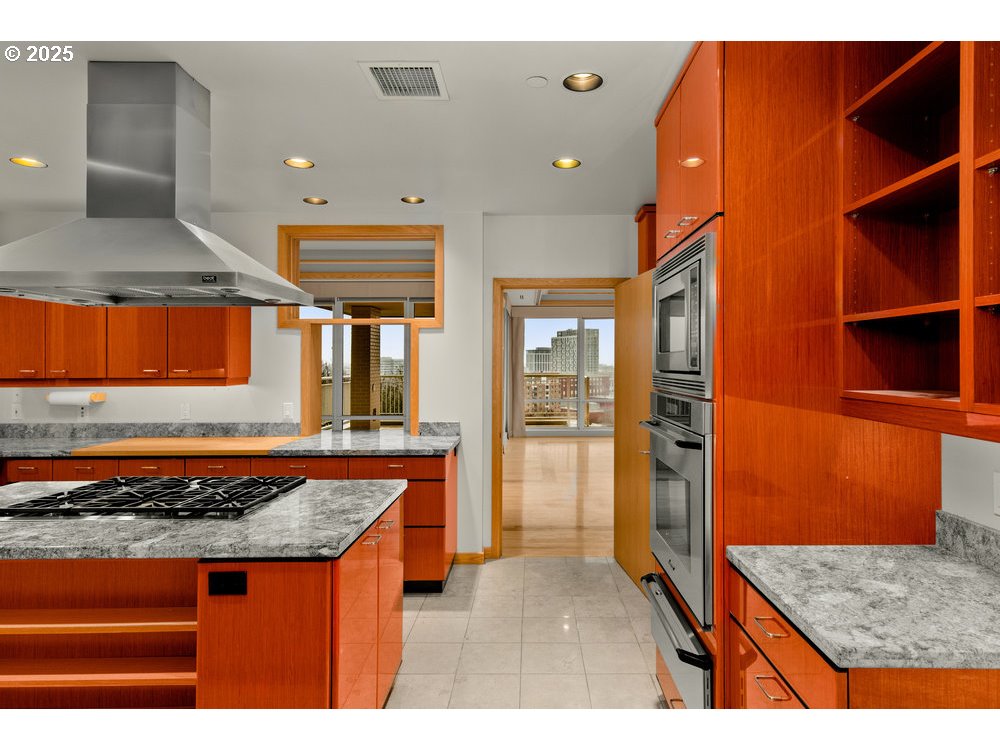 2020 SW MARKET STREET DR 102