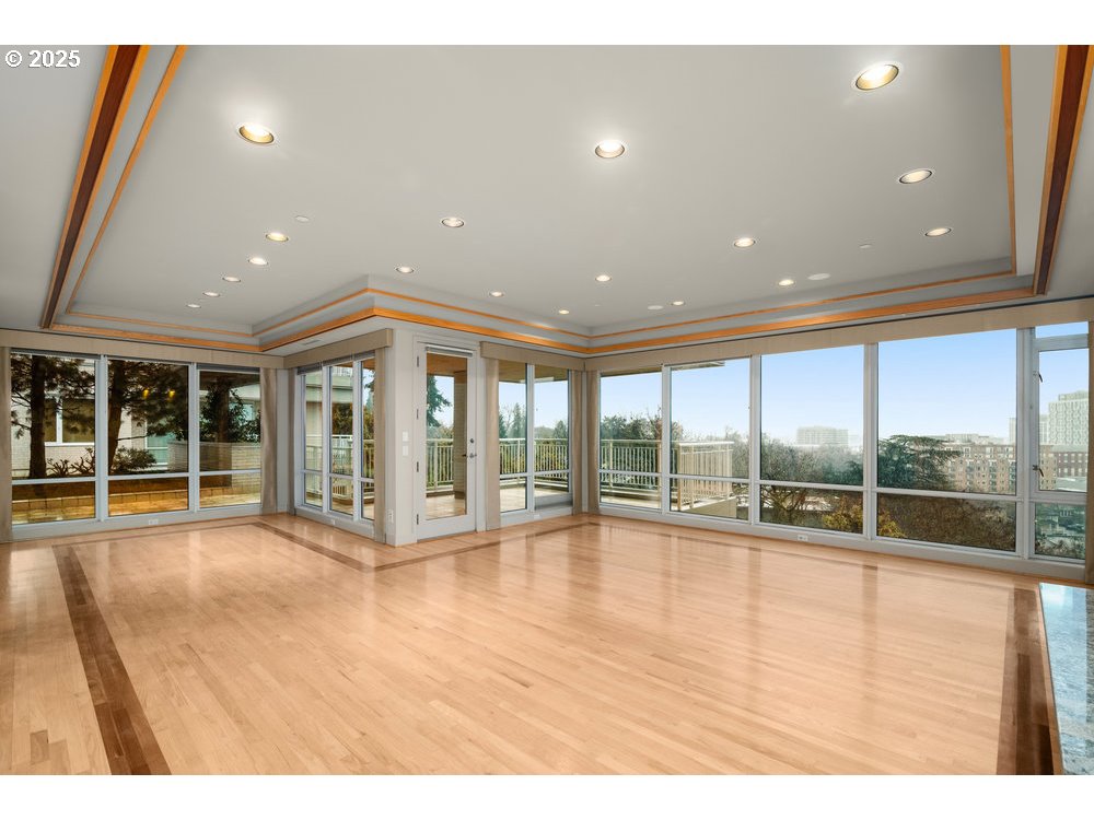 2020 SW MARKET STREET DR 102