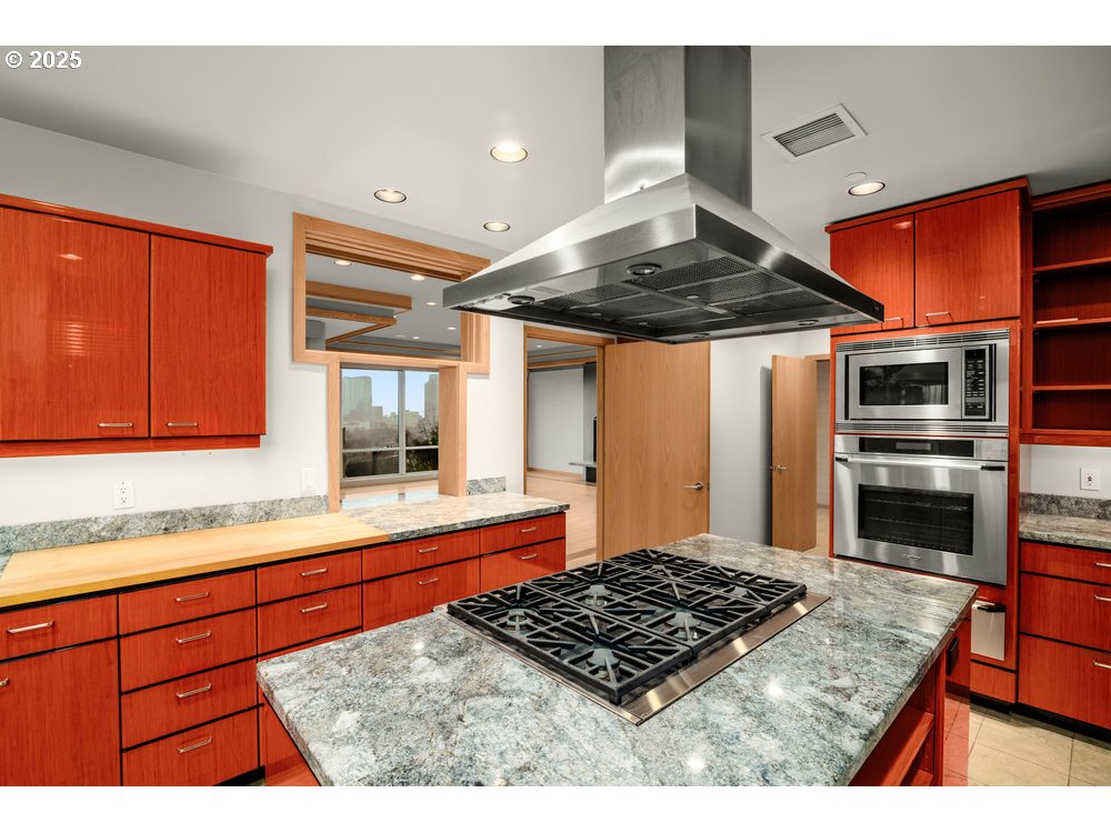 2020 SW MARKET STREET DR 102