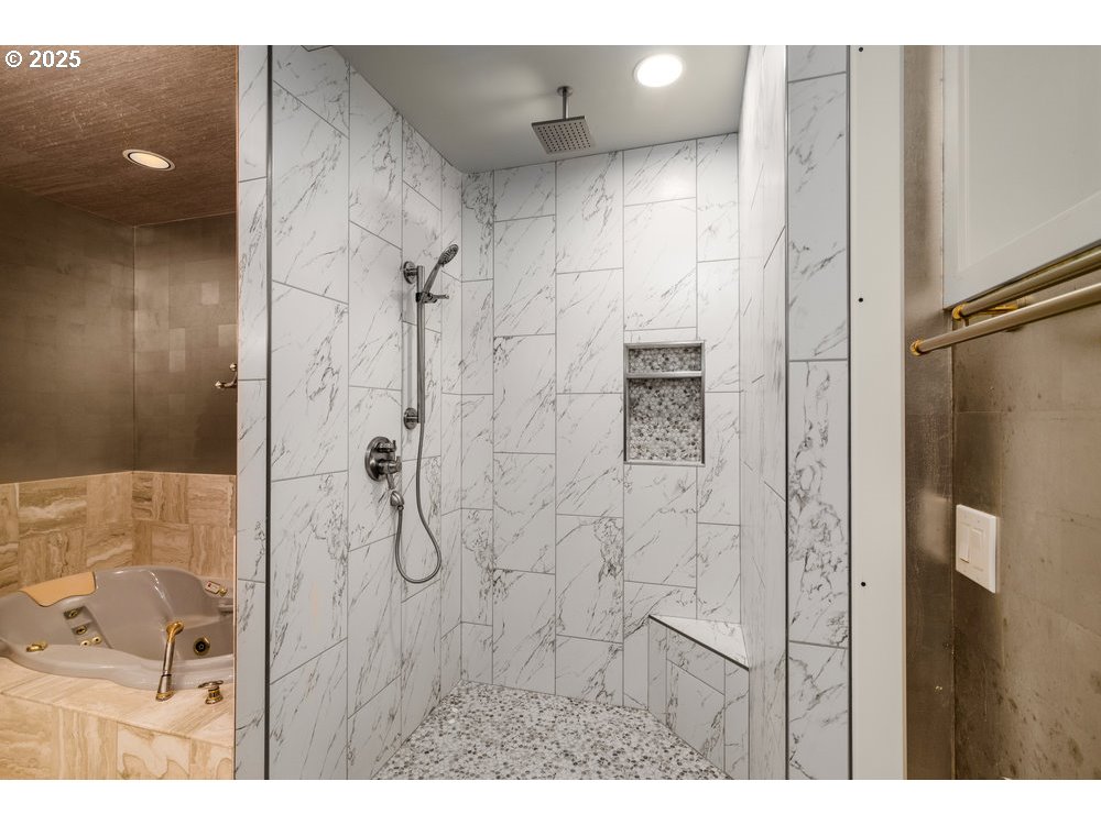 2020 SW MARKET STREET DR 102