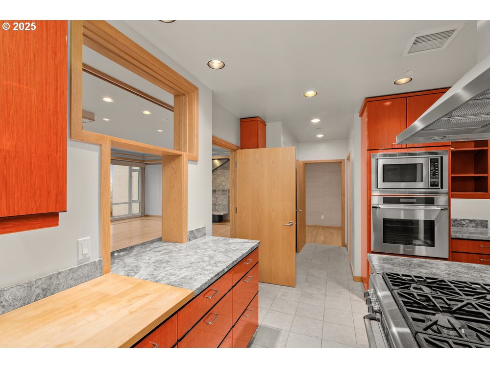 2020 SW MARKET STREET DR 102