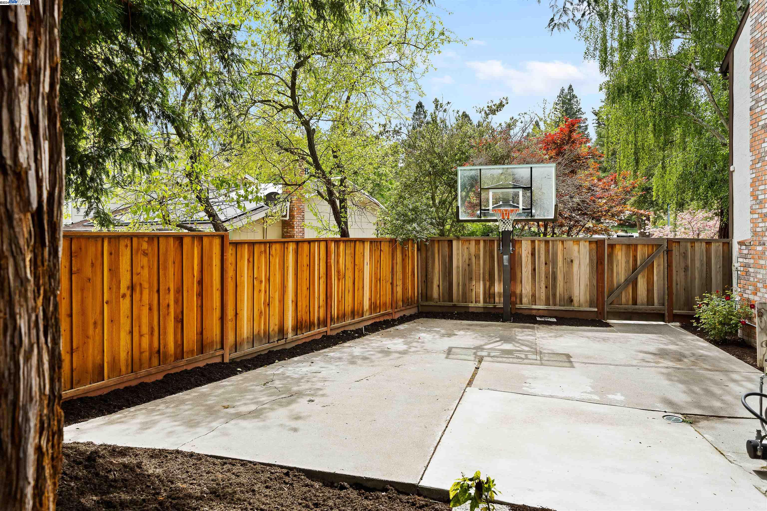 868 Ackerman Dr