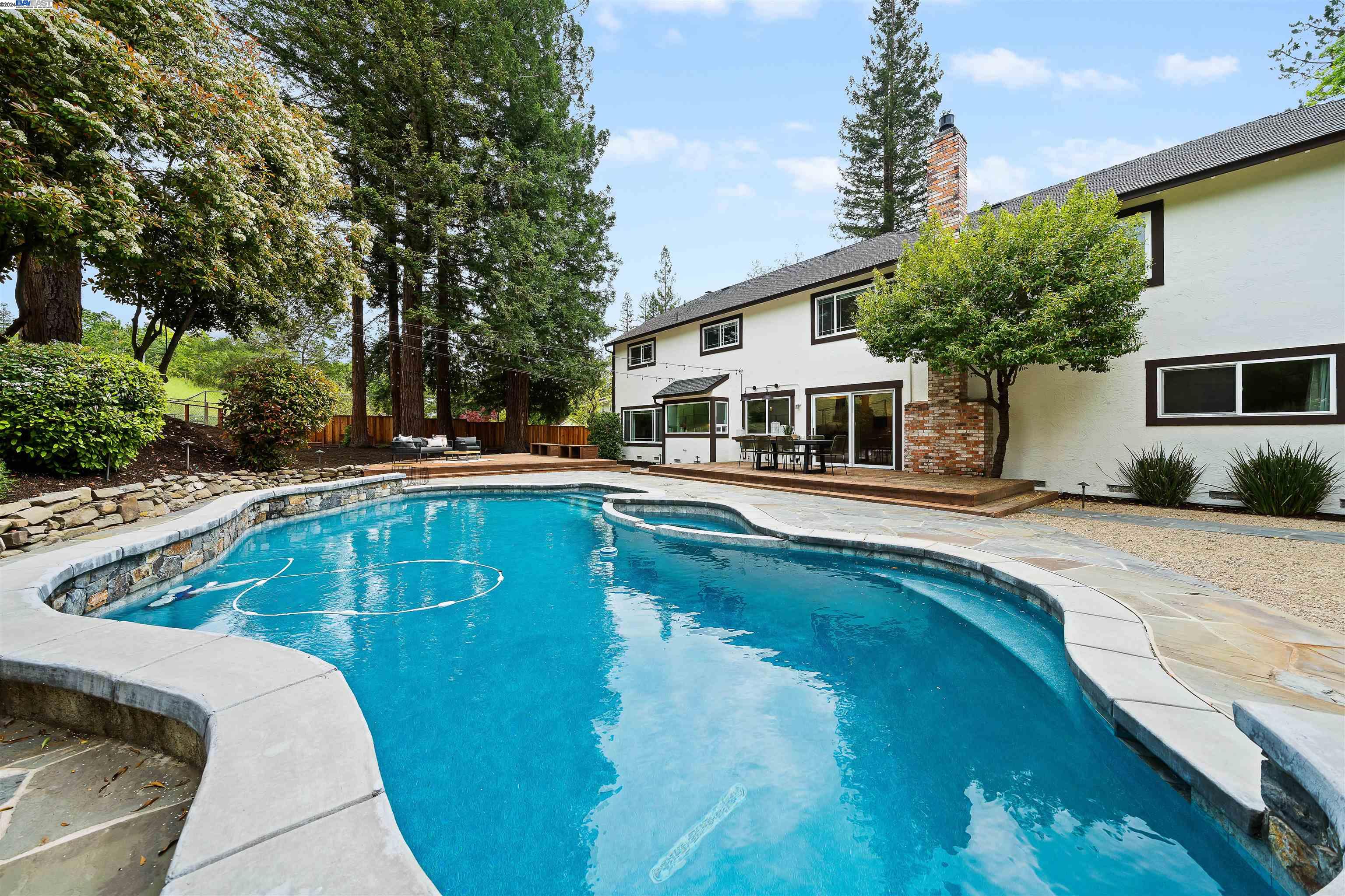 868 Ackerman Dr