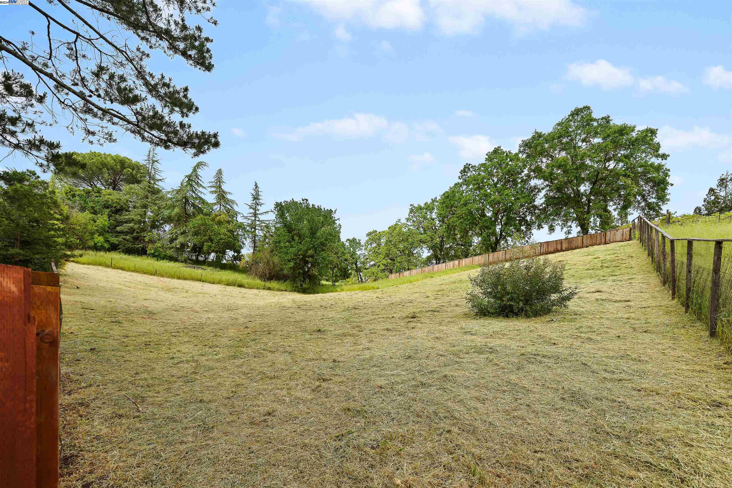 868 Ackerman Dr