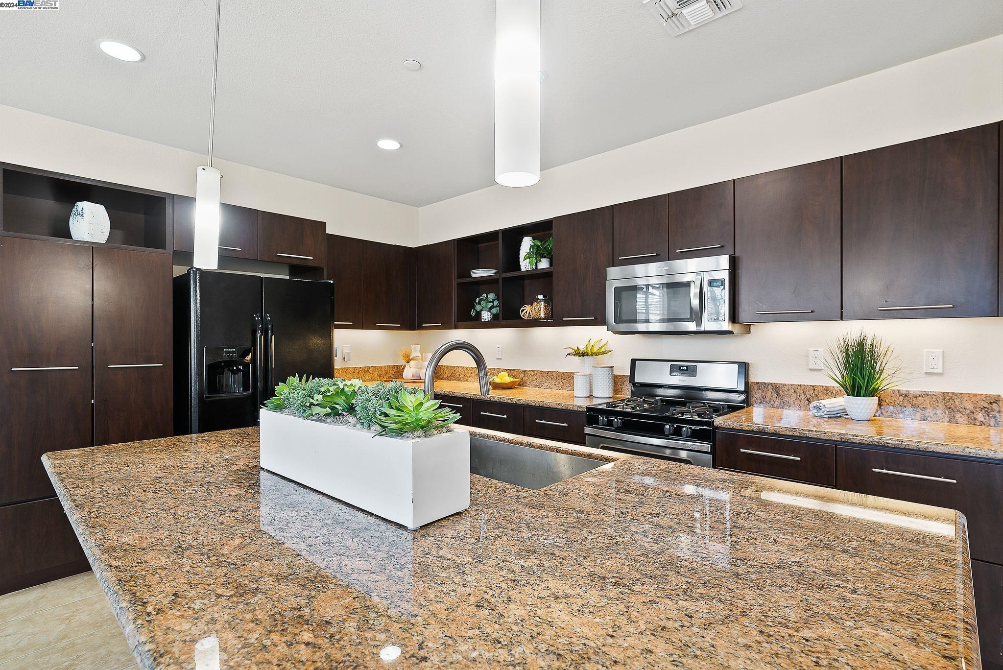 100 Clear Lake Ct