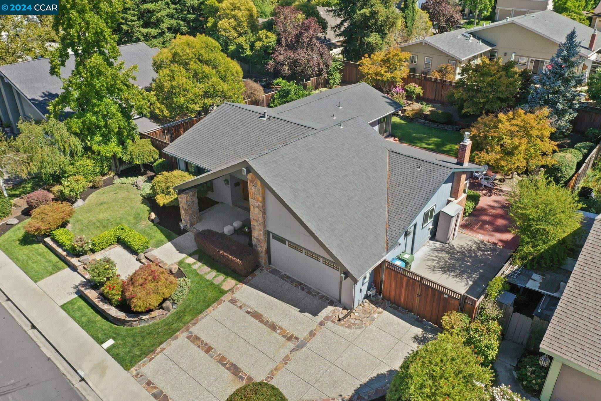 17 Leeds Ct W