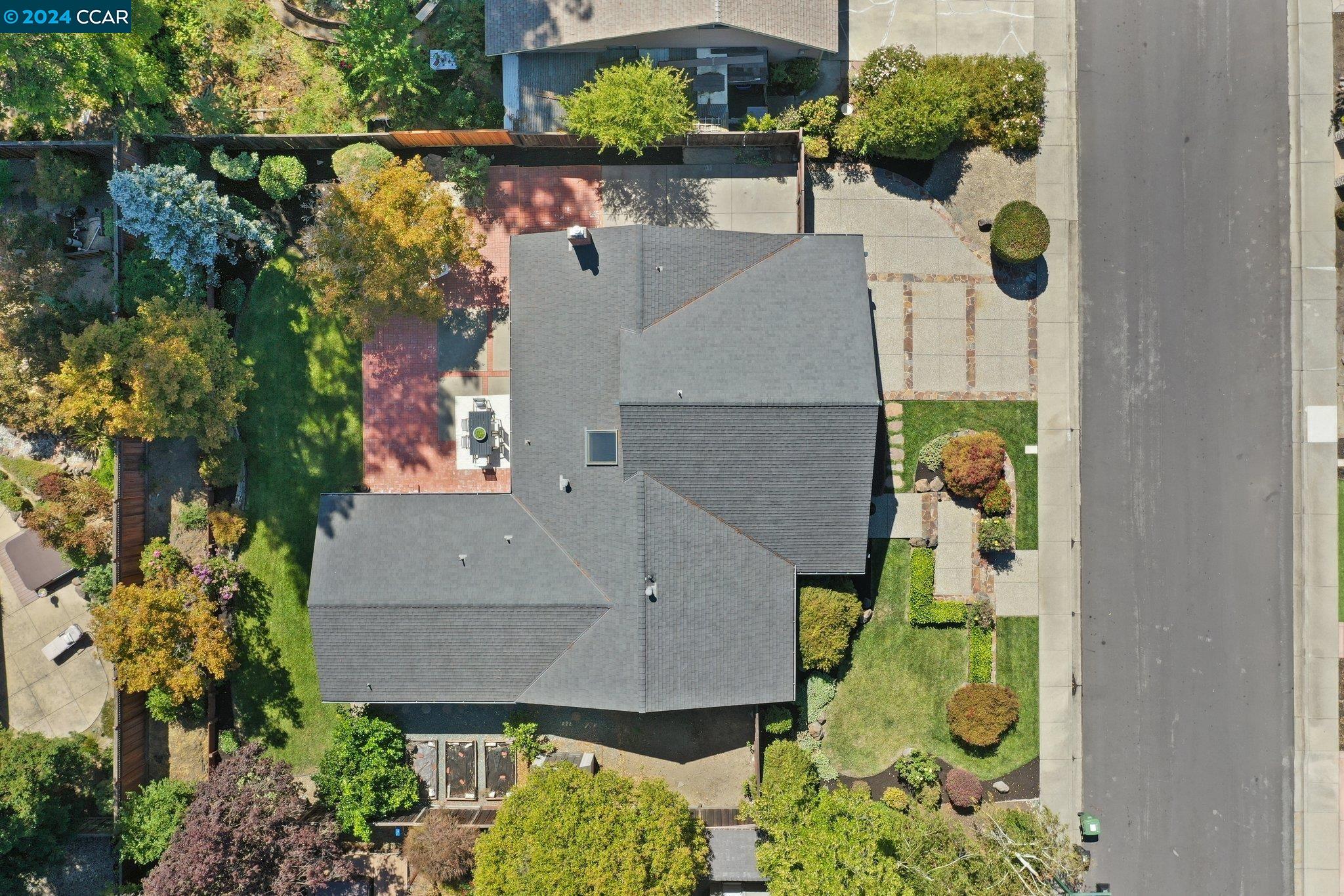 17 Leeds Ct W