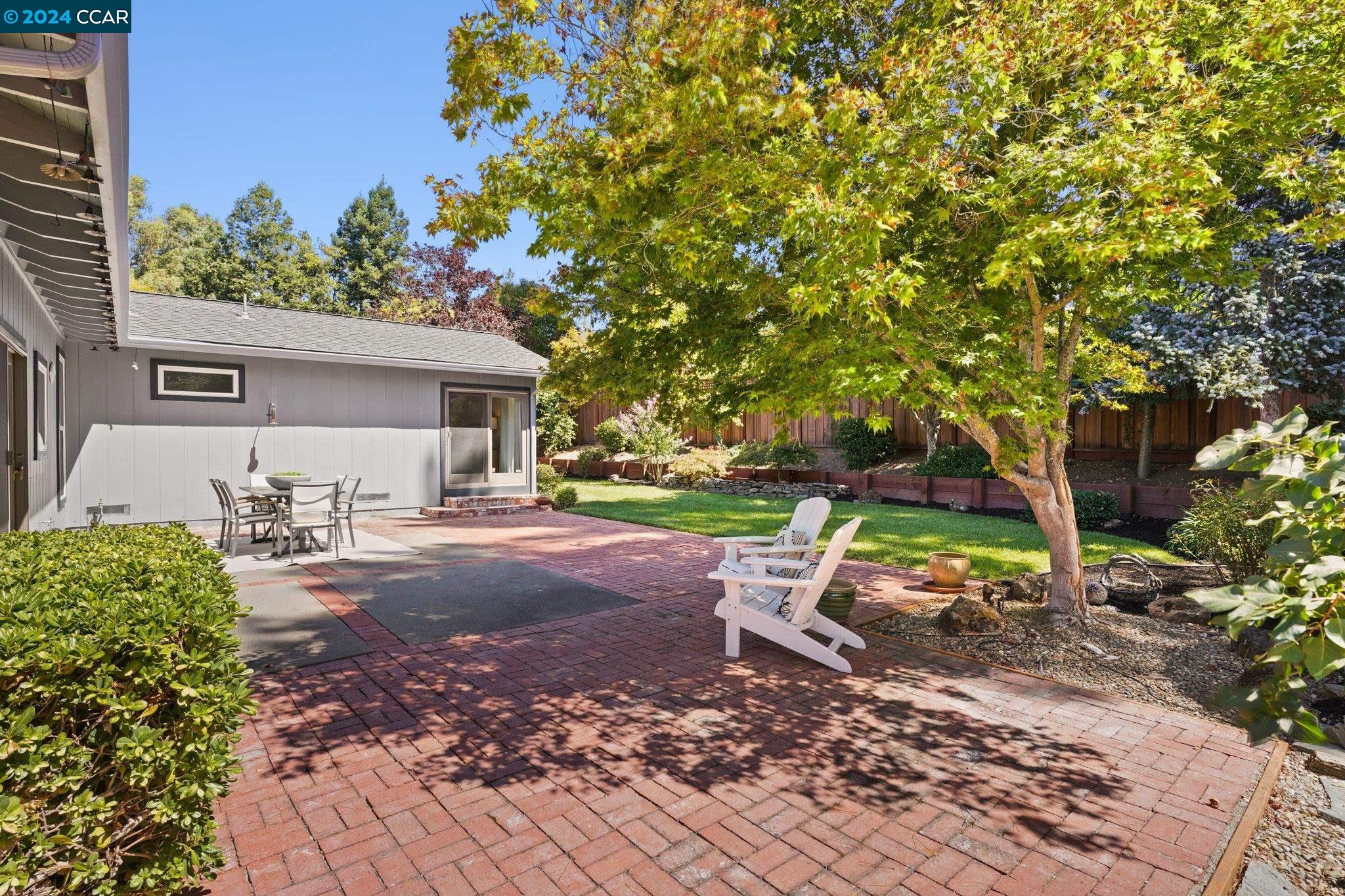 17 Leeds Ct W