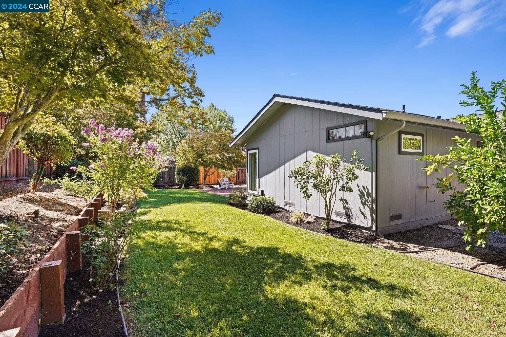 17 Leeds Ct W