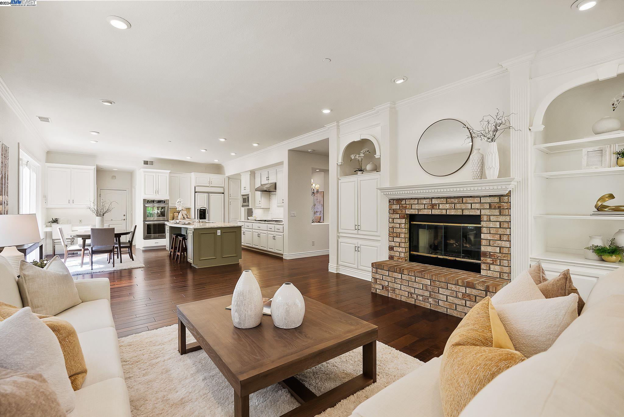 10 Pepperwood Ln