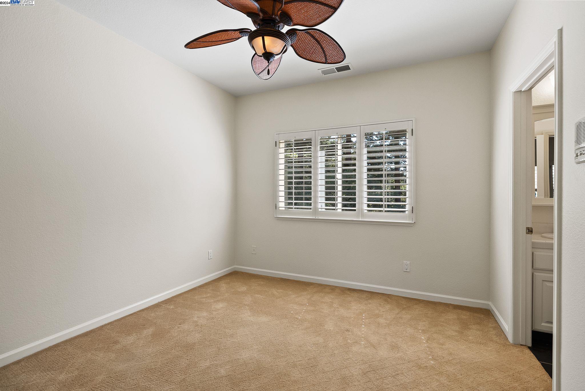 10 Pepperwood Ln
