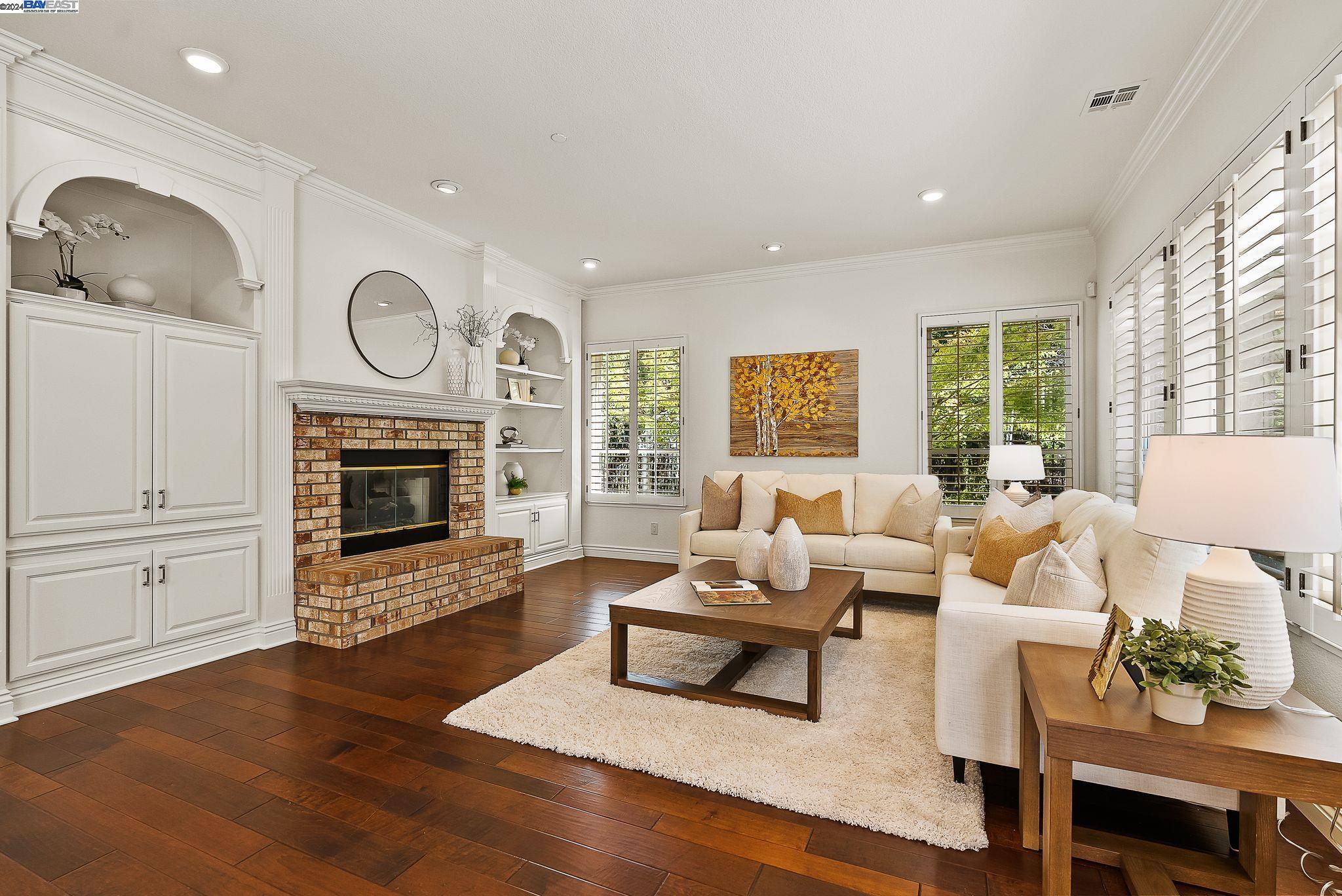 10 Pepperwood Ln