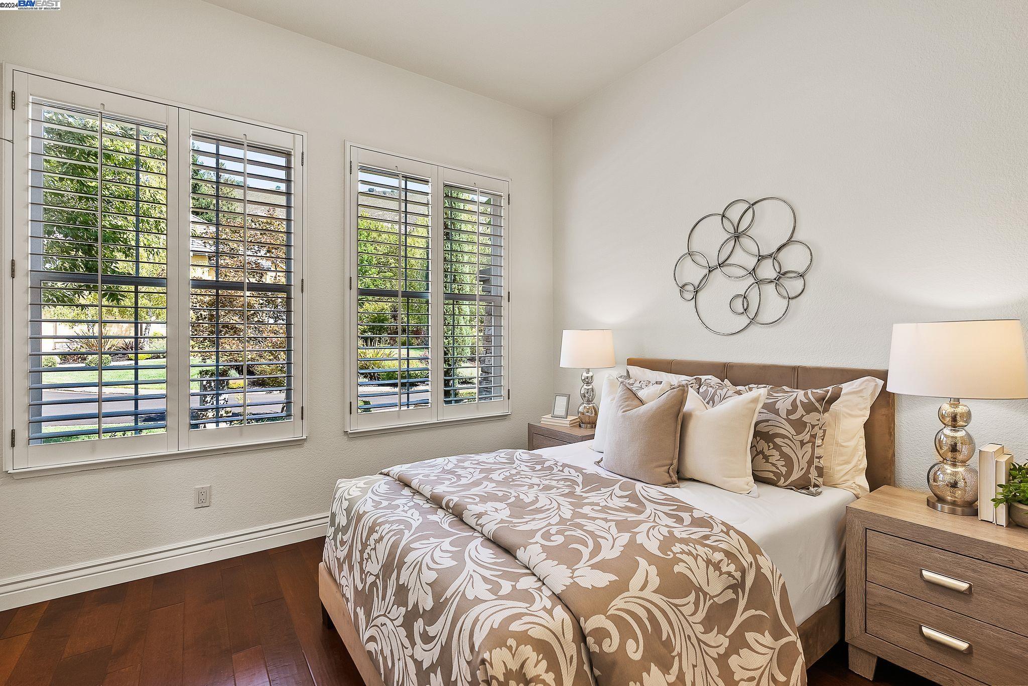 10 Pepperwood Ln