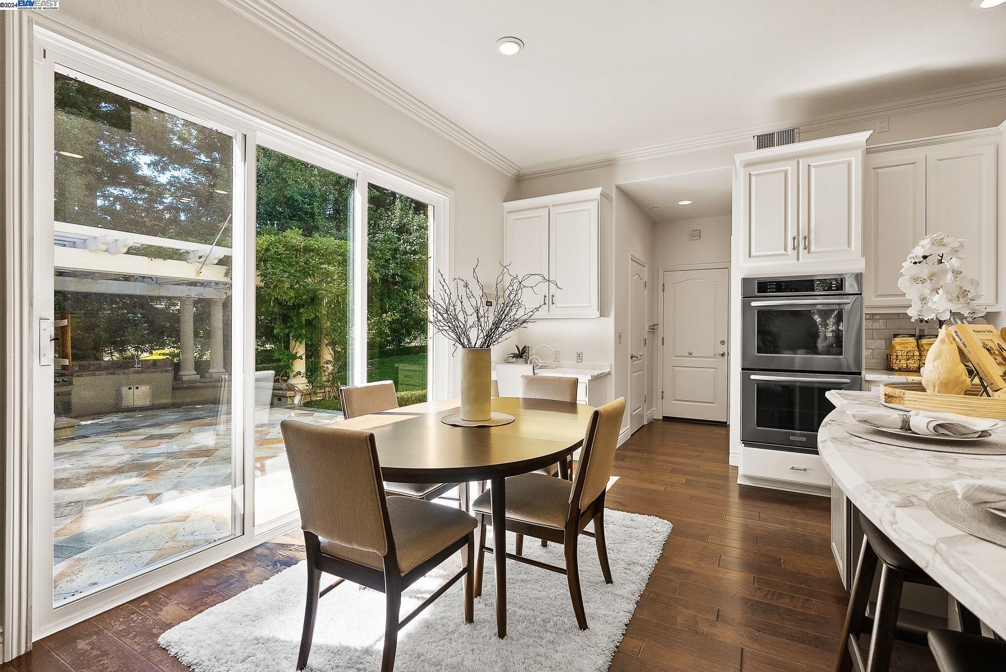 10 Pepperwood Ln