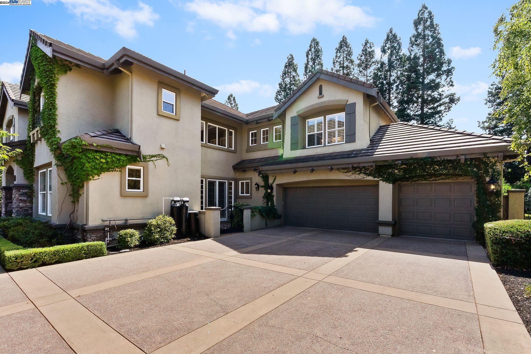10 Pepperwood Ln