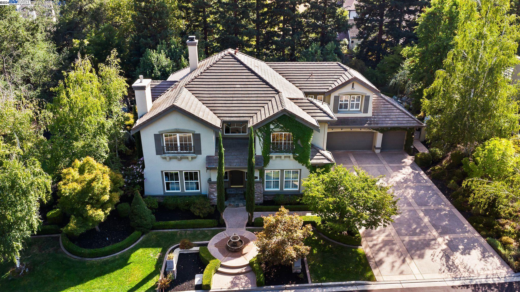 10 Pepperwood Ln