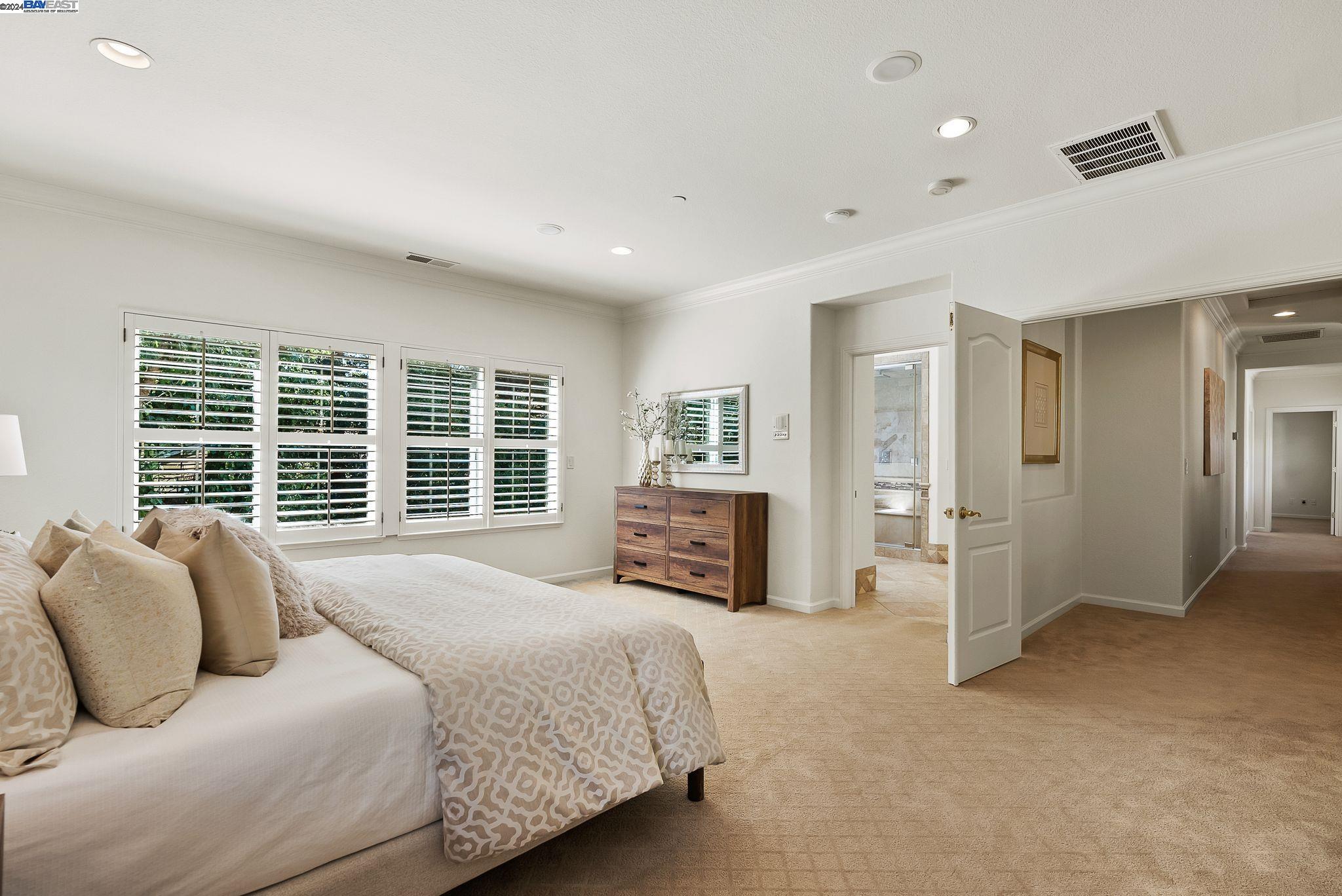 10 Pepperwood Ln