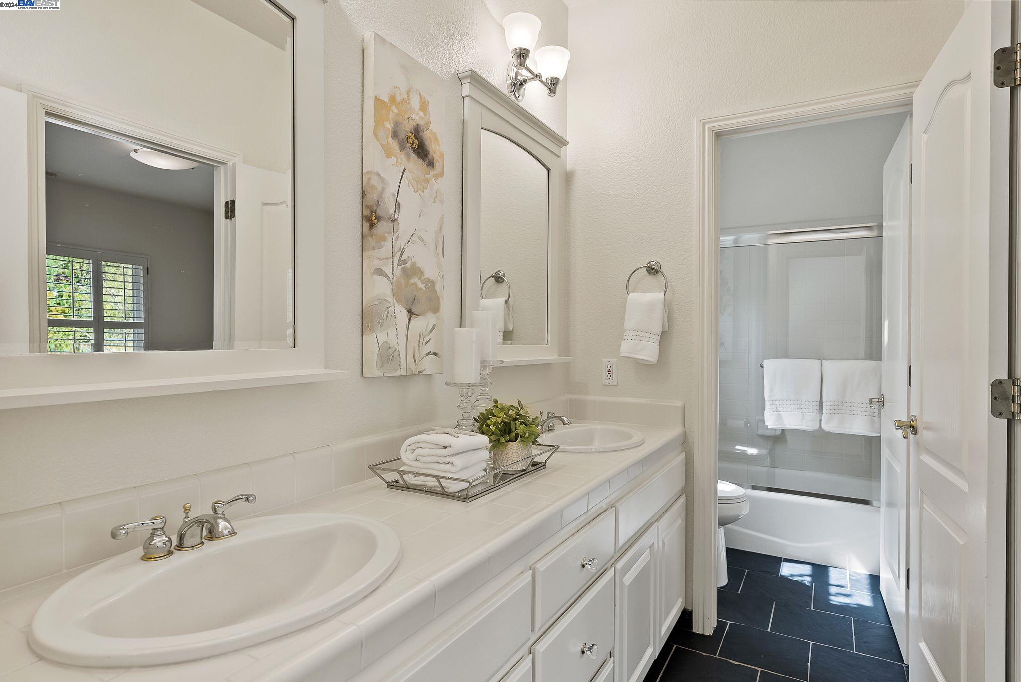 10 Pepperwood Ln