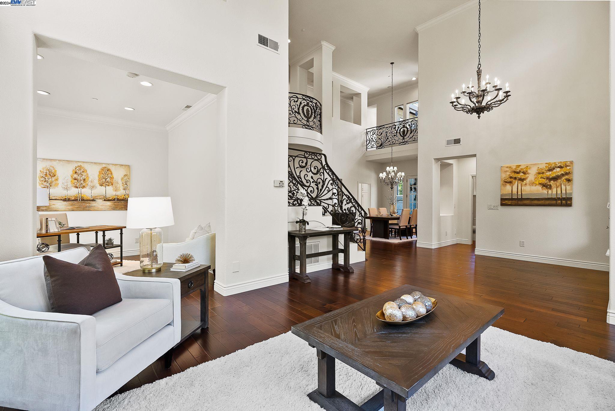 10 Pepperwood Ln