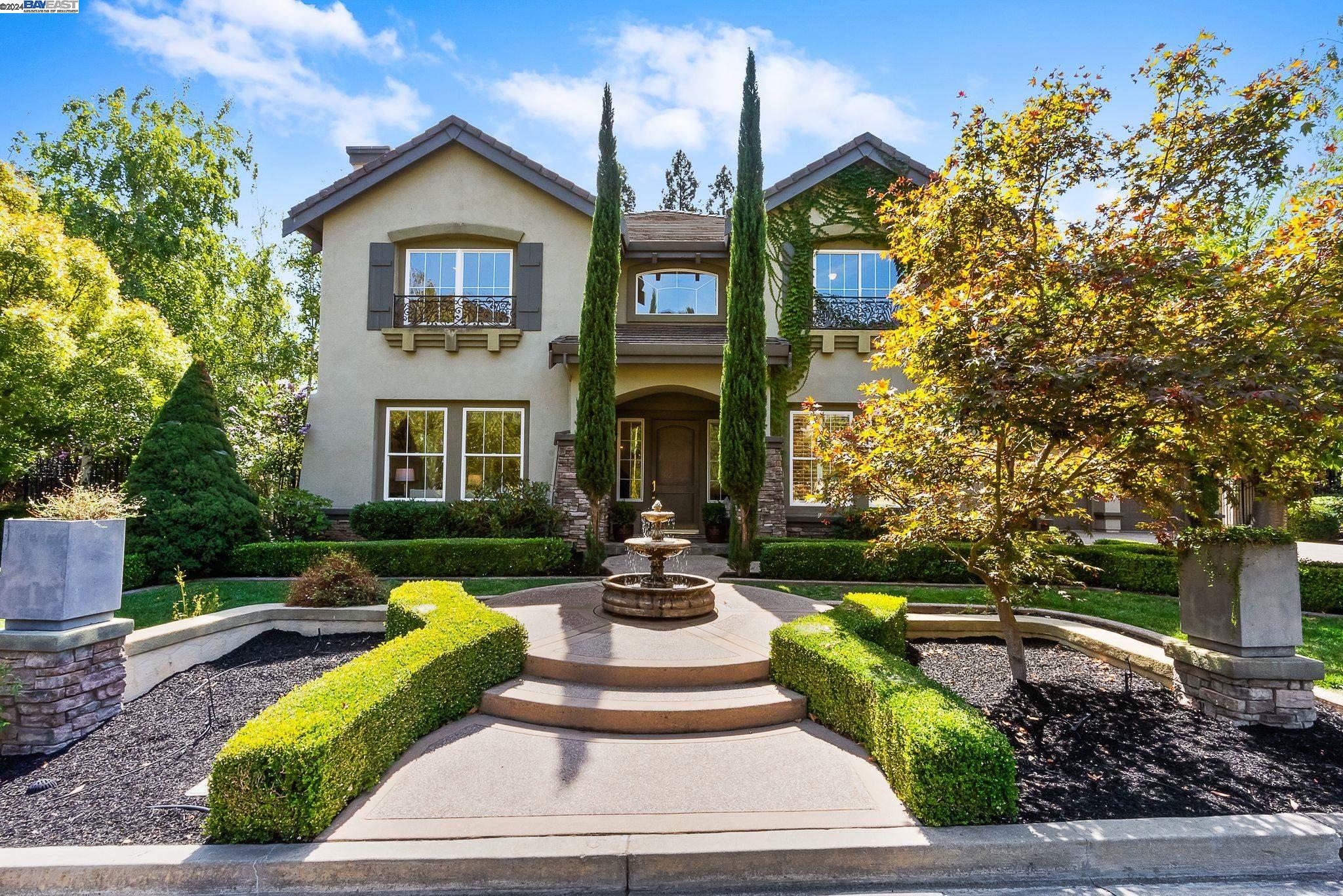 10 Pepperwood Ln
