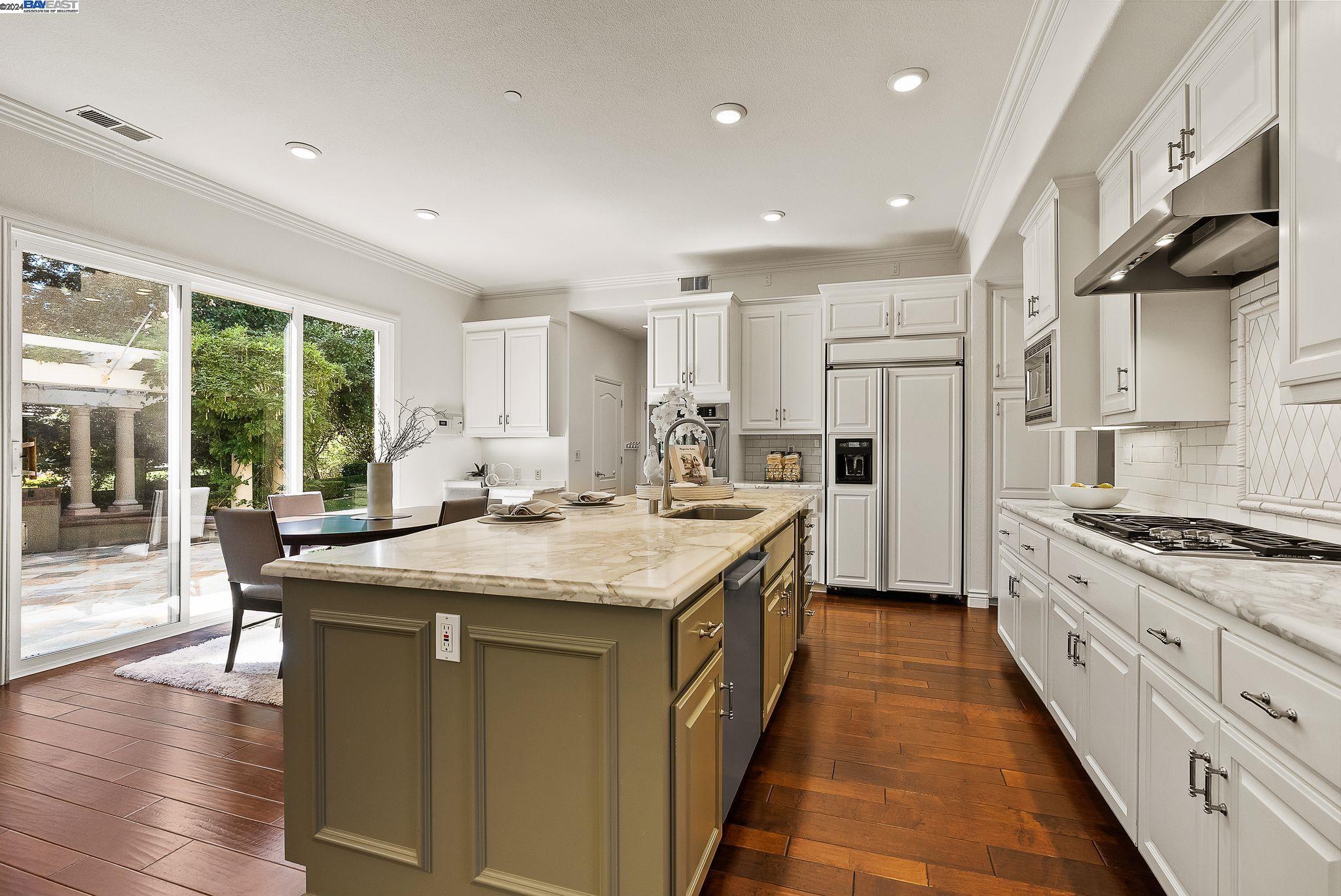 10 Pepperwood Ln