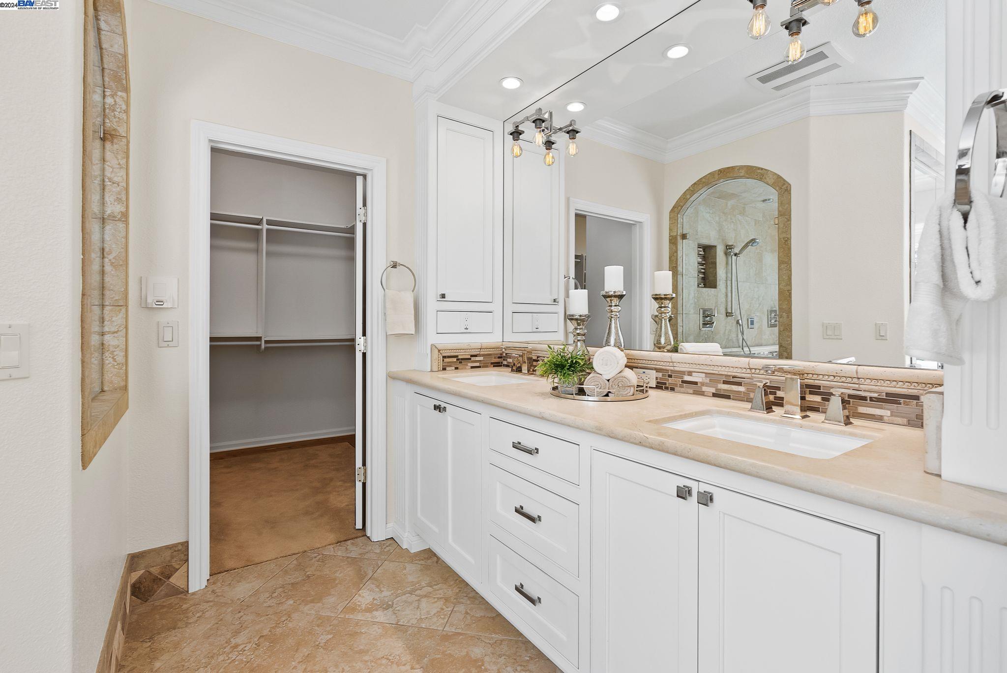 10 Pepperwood Ln