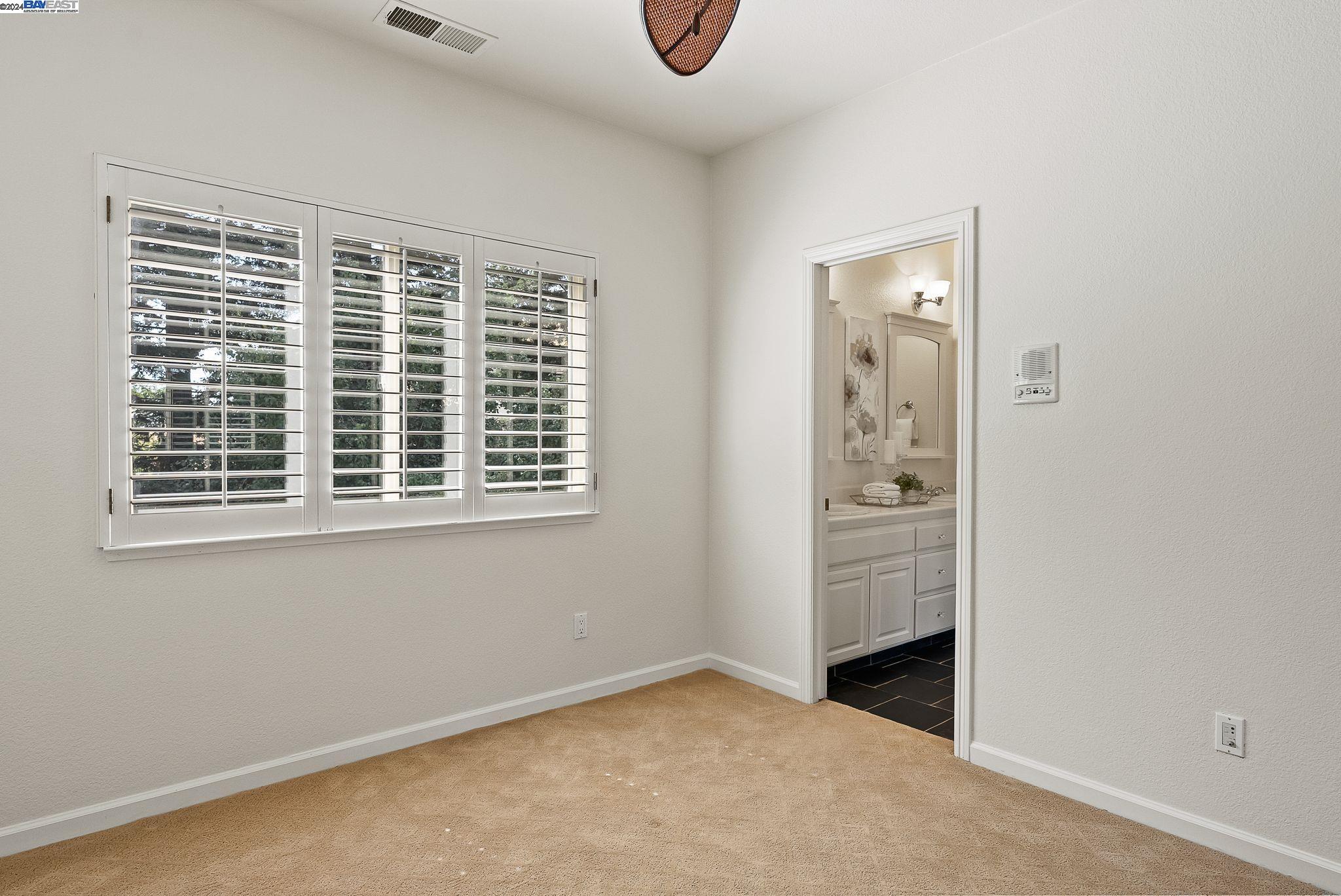 10 Pepperwood Ln