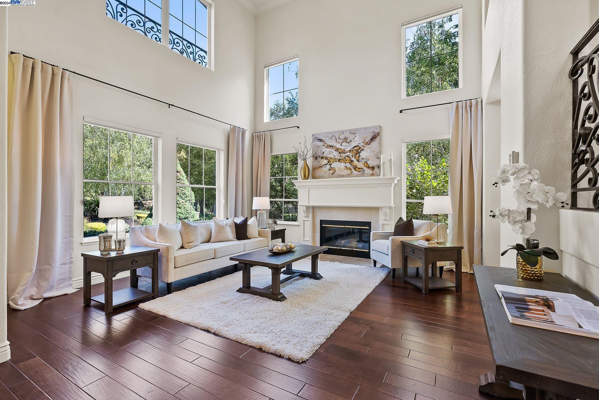 10 Pepperwood Ln