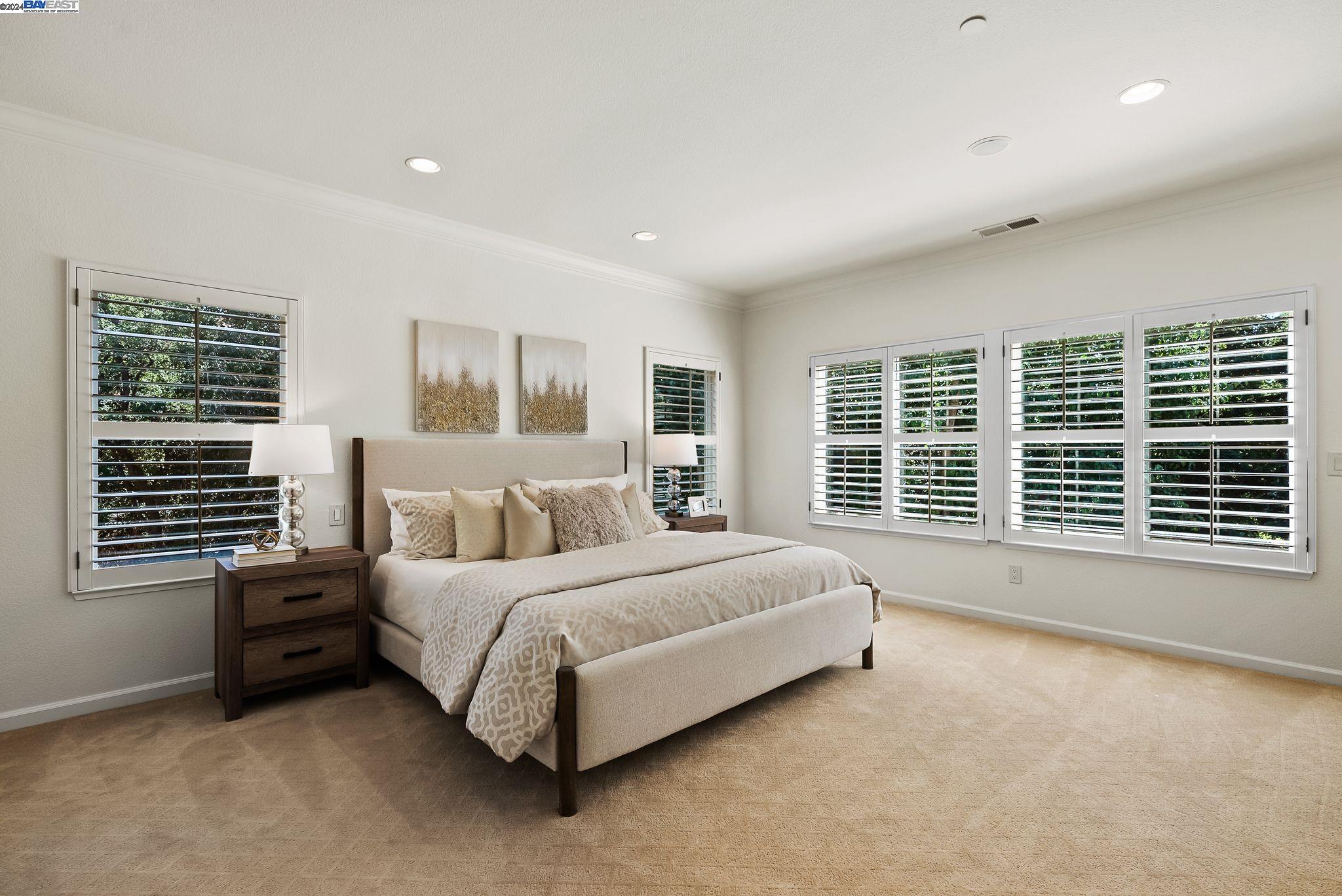 10 Pepperwood Ln
