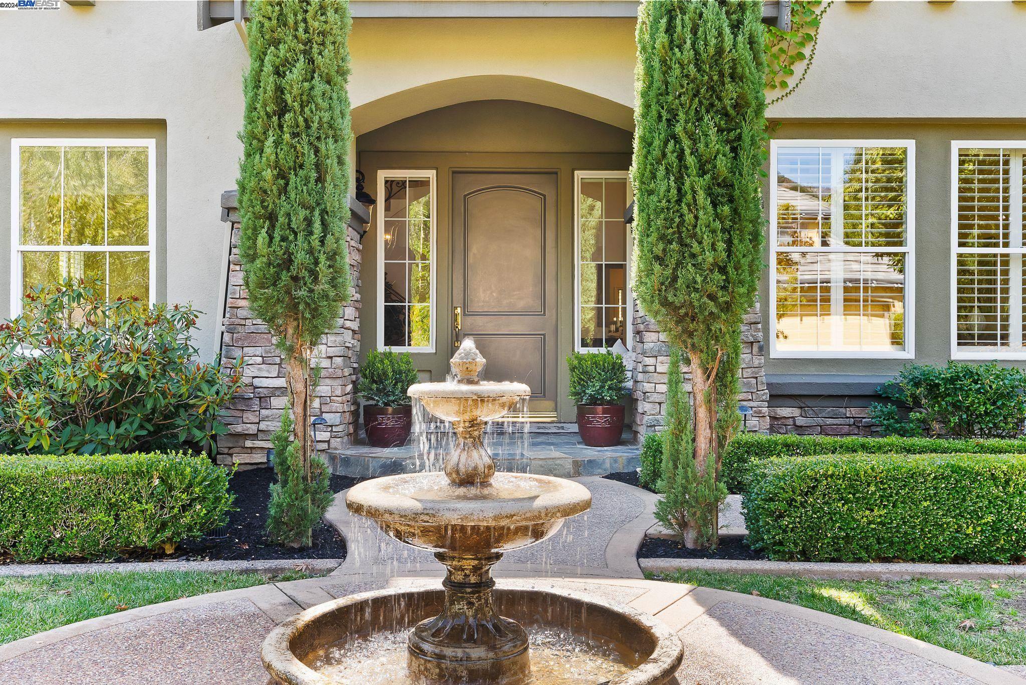 10 Pepperwood Ln