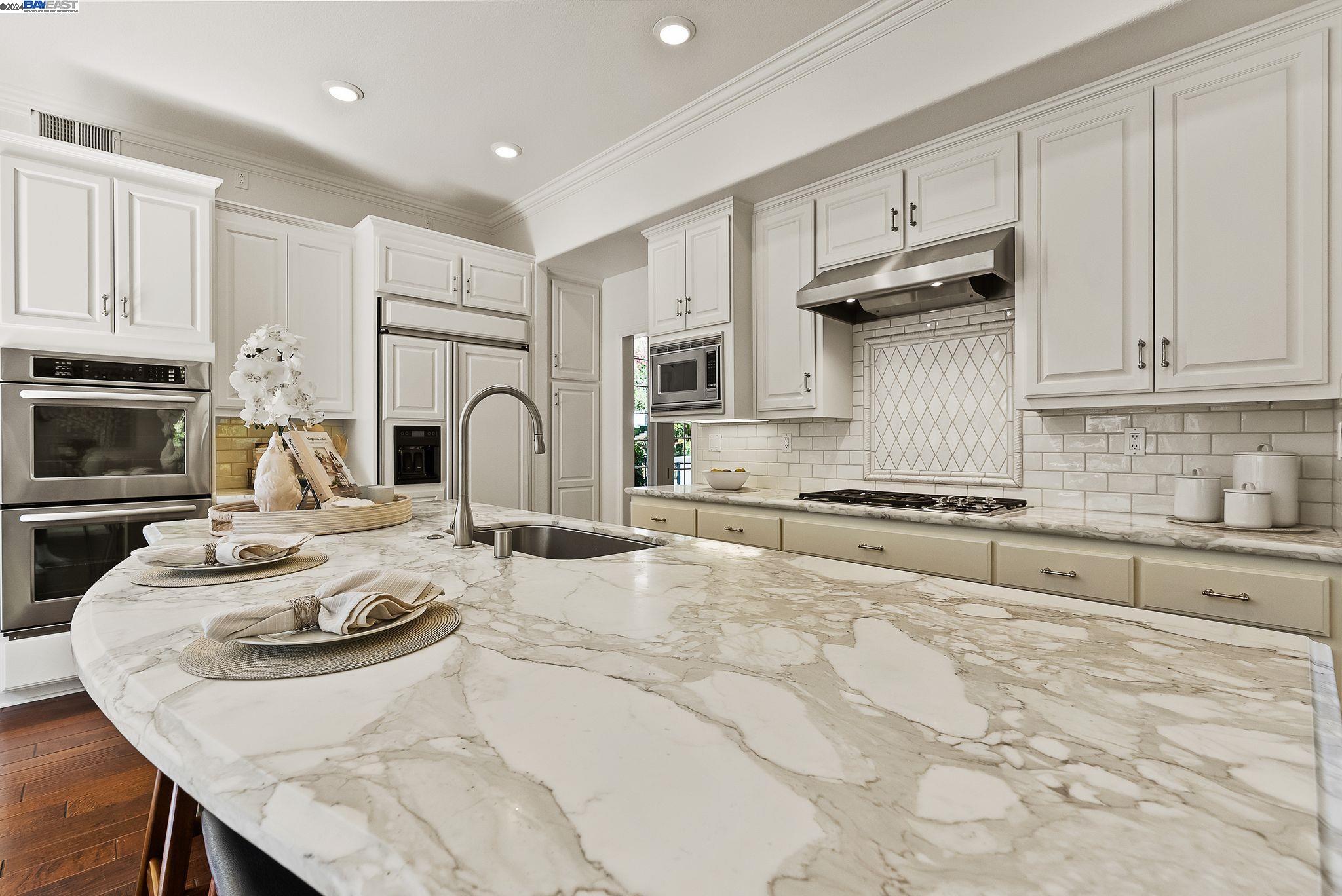 10 Pepperwood Ln